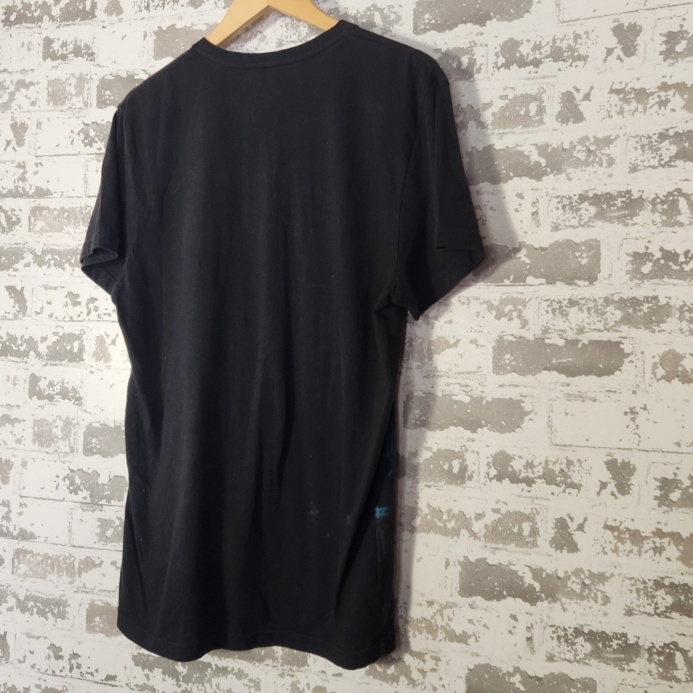 Massive V-Neck Graphic T-Shirt XL Black Blue Red Abstract Panther Face Art Tee - Picture 11 of 16